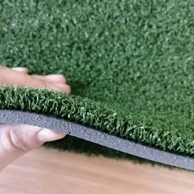 Gazon artificiel synth&eacute;tique durable pour salle de fitness avec tapis en caoutchouc souple antid&eacute;rapant